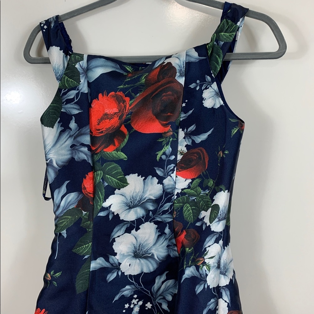 Chi Chi London Dress Size 2 - Picture 2 of 3